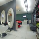 Wnętrze salonu Fryzurkowo we Wrocławiu – stanowiska dziecięce