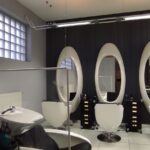 Wnętrze salonu Fryzurkowo we Wrocławiu – stanowiska dziecięce
