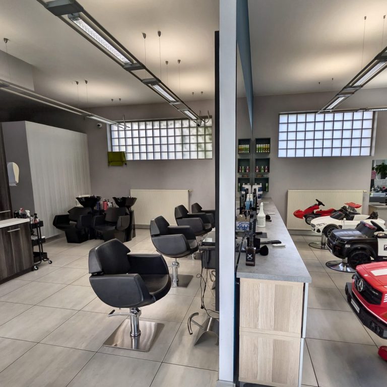 Panorama wnetrza salonu Fryzurkowo